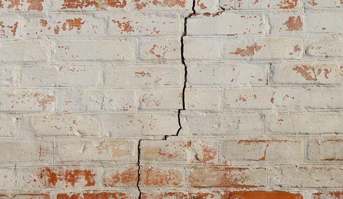 brick wall vertical crack
