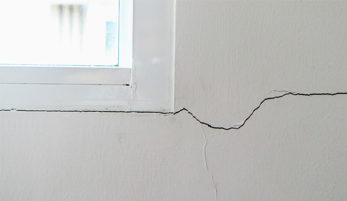 Visible fractures on walls